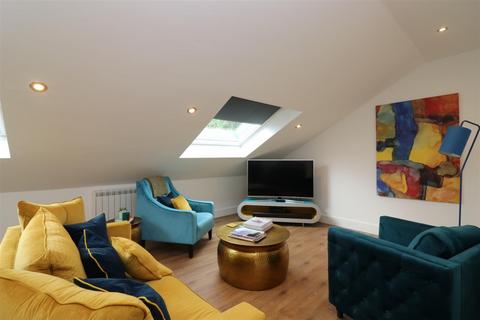 3 bedroom flat to rent, Chapel Street, Rodley, Leeds, West Yorkshire, UK, LS13