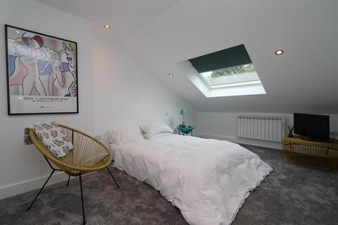 3 bedroom flat to rent, Chapel Street, Rodley, Leeds, West Yorkshire, UK, LS13