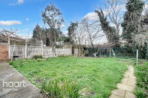 15 Ainsley Avenue, Romford, RM7 9HU
