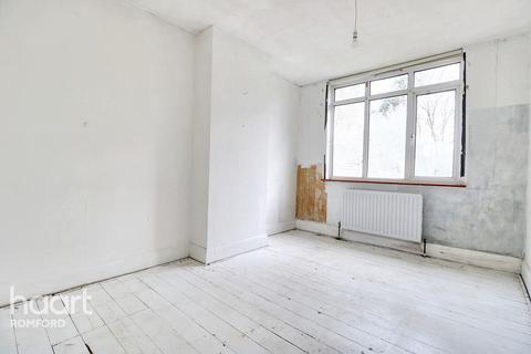 15 Ainsley Avenue, Romford, RM7 9HU