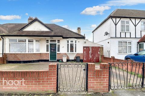 15 Ainsley Avenue, Romford, RM7 9HU