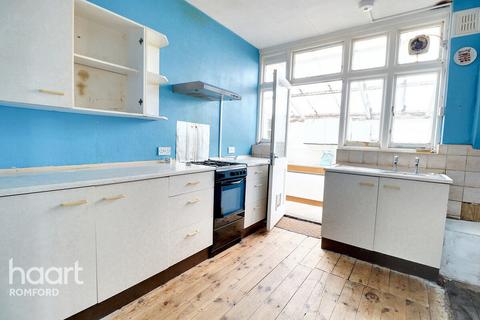 15 Ainsley Avenue, Romford, RM7 9HU