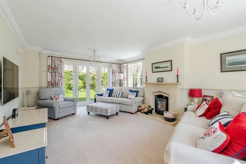 Avonstone House Barrett Lane, Sutton Benger, Chippenham, SN15 4UZ