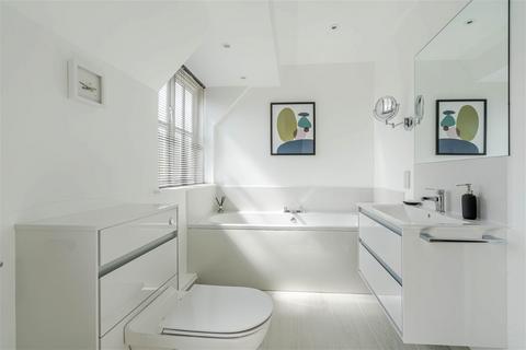 Avonstone House Barrett Lane, Sutton Benger, Chippenham, SN15 4UZ