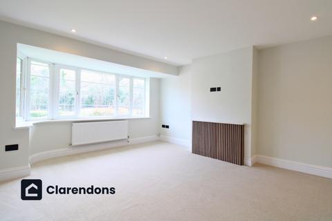 2 bedroom maisonette to rent, Cavendish Gardens, Redhill RH1