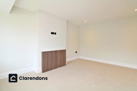 2 bedroom maisonette to rent, Cavendish Gardens, Redhill RH1