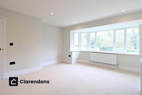 2 bedroom maisonette to rent, Cavendish Gardens, Redhill RH1