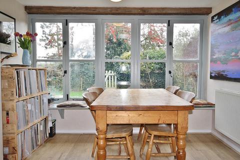 3 Churchfields, Stonesfield, Witney, OX29 8PP