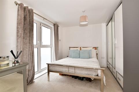2 bedroom flat for sale, Oakes Crescent, Dartford, Kent