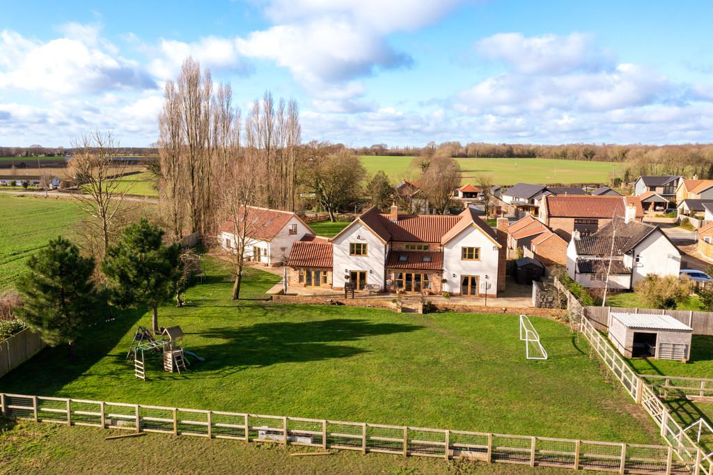 Long Street, Great Ellingham, NR17 6 bed detached house for sale £