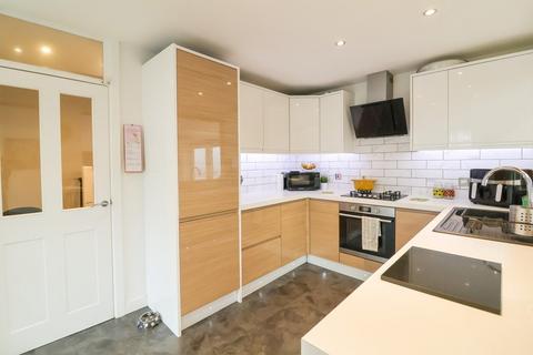 15 Birchside Avenue, Glossop, SK13 7BW