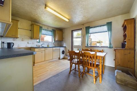 2 bedroom semi-detached bungalow for sale, Sycamore Close, Canvey Island, SS8