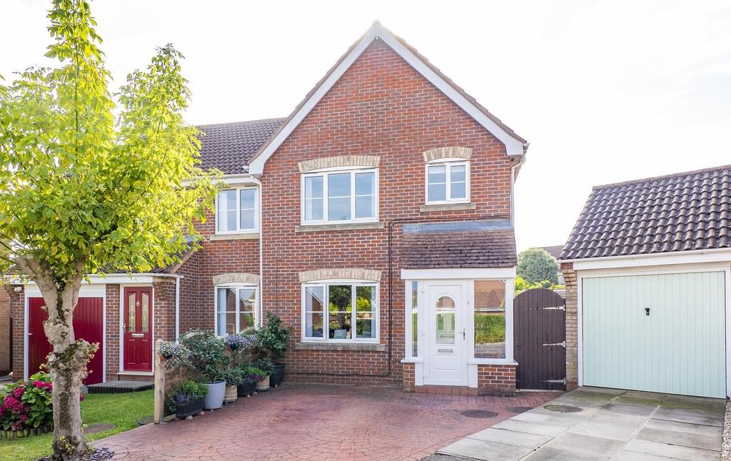 Tassel Road, Bury St. Edmunds IP32 3 bed semidetached house £375,000