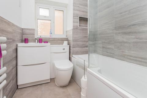 17 Fettledine Road, Irthlingborough, Wellingborough, NN9 5XF