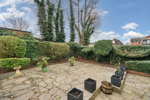 12 Village Row, Sutton, SM2 6JZ