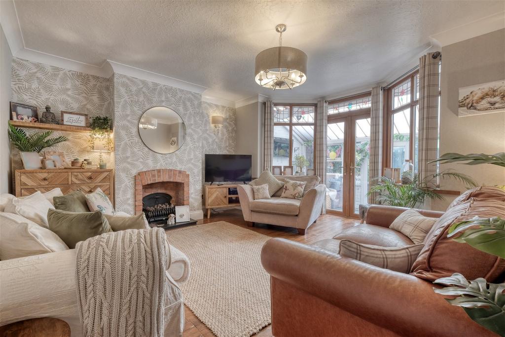 Stratford Road, Shirley, Solihull, B90 4AY 3 bed semidetached house