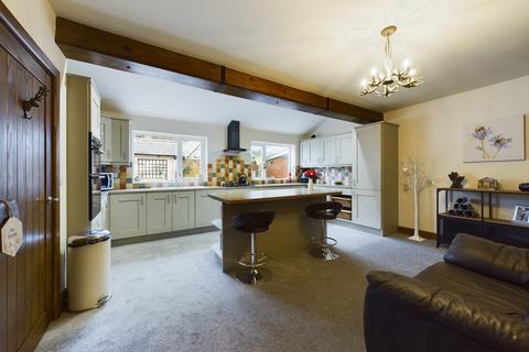 4 bedroom house for sale - High Street, Abbots Bromley