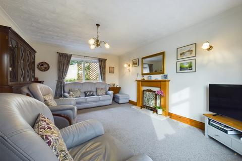 46 Holly Road, Uttoxeter, ST14 7NA