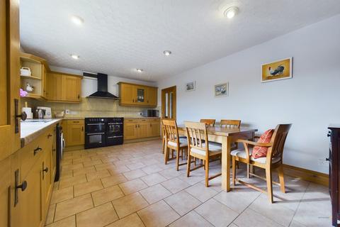 46 Holly Road, Uttoxeter, ST14 7NA