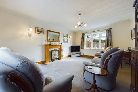 46 Holly Road, Uttoxeter, ST14 7NA
