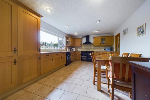 46 Holly Road, Uttoxeter, ST14 7NA