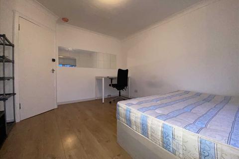 House share to rent, St Andrews Road, Acton