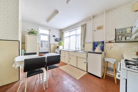 276 Avery Hill Road, London, SE9 2JL