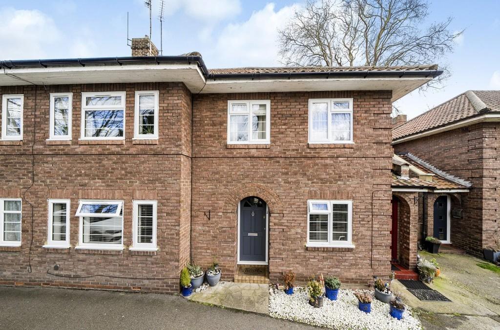 Sidcup Hill Gardens, Sidcup DA14 2 bed ground floor for sale