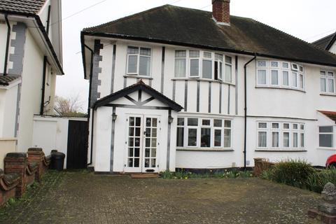 3 bedroom semi-detached house for sale - Naseby Road, Clayhall IG5