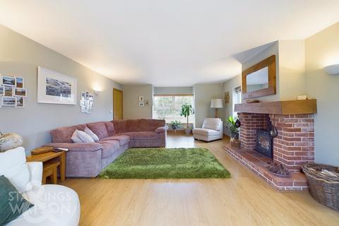 4 bedroom detached house for sale, The Street, Sutton, Norwich