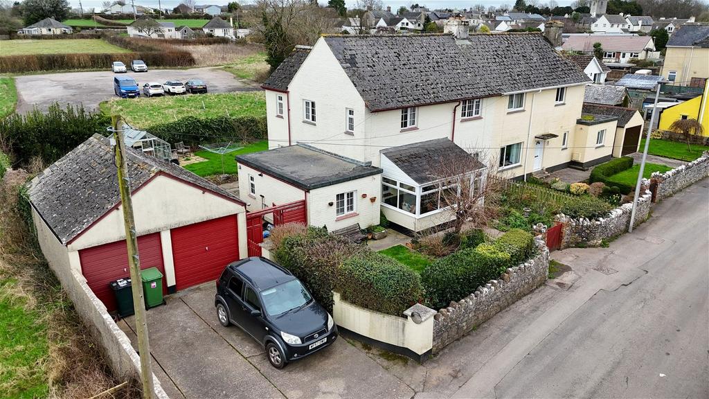 Heathfield Road, Newton Abbot TQ12 3 bed semidetached house for sale £375,000