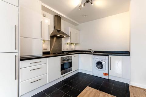 2 bedroom flat to rent, Station Approach, South Ruislip, HA4