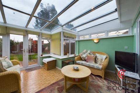 2 bedroom bungalow for sale - Pavilion Way, Ruislip, HA4
