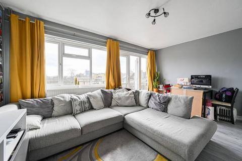 3 bedroom flat for sale - Sorensen Court, Leyton, London, E10