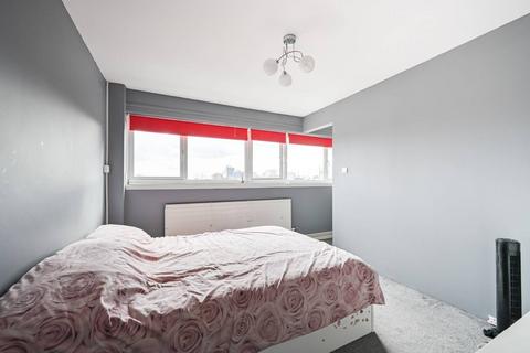 3 bedroom flat for sale - Sorensen Court, Leyton, London, E10