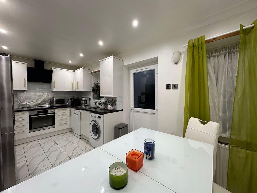 Kitchen / dining area