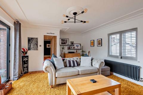 2 bedroom apartment for sale, Central Tarporley