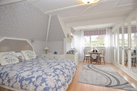 14 Saltern Road, Paignton, TQ4 6NT