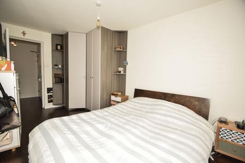 1 bedroom flat for sale, Abingdon Close, London SW19