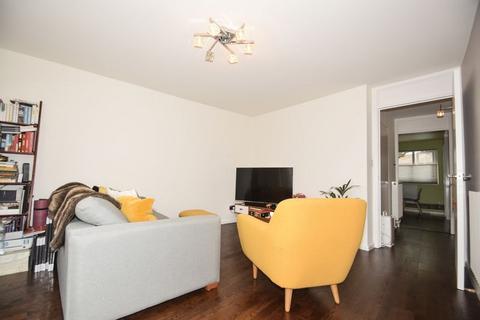 32 Abingdon Close, London, SW19 1AD