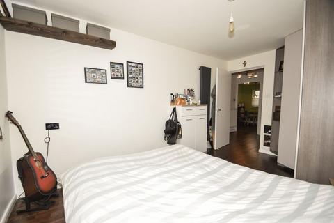 32 Abingdon Close, London, SW19 1AD
