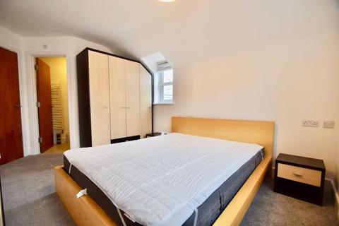 2 bedroom flat to rent, Dreadnought Close, London SW19