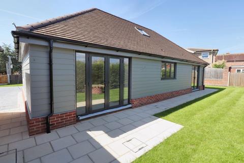 3 bedroom bungalow for sale, Wivenhoe Road, Alresford, CO7