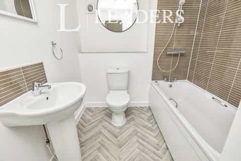 4 bedroom detached house to rent, Girton Way, DE3