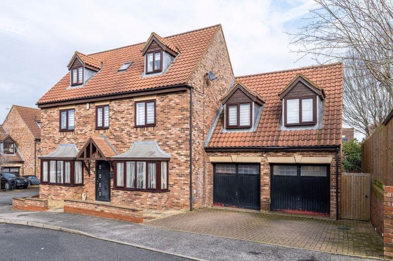 Wroxton Court, Westcroft, Milton Keynes 5 bed detached house for sale