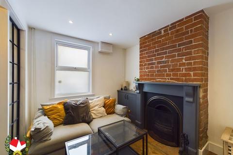 9 Belgrove Terrace, Gloucester, GL1 4UZ