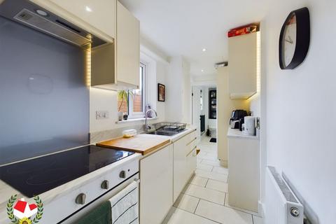 9 Belgrove Terrace, Gloucester, GL1 4UZ