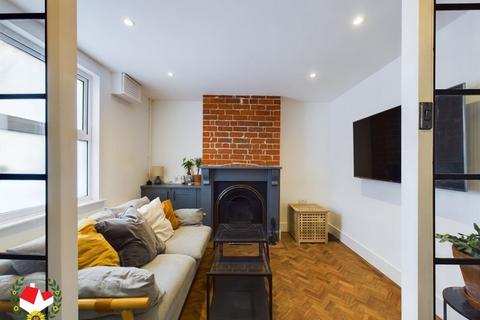 9 Belgrove Terrace, Gloucester, GL1 4UZ