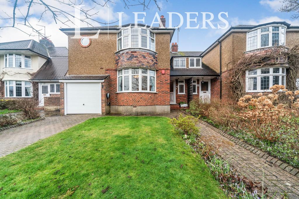 Broadhurst Gardens, Reigate, RH2 4 bed semidetached house £2,800 pcm