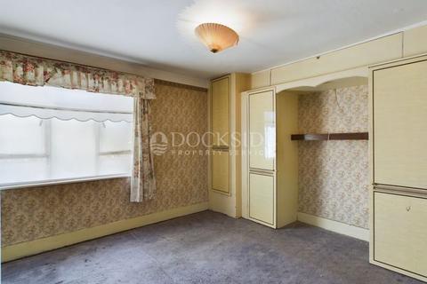 2 bedroom terraced house for sale - Castle Street, Rochester